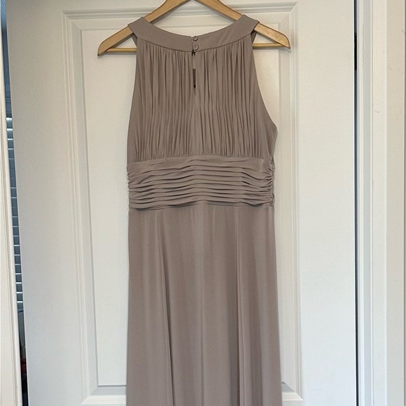 SANGRIA Gown Elegant Pleated Flowing S/L Built-in Bra Soft Taupe Sz 14 - Picture 9 of 14